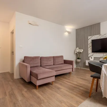 Paola Apartment *